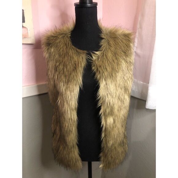 Faux Fur Vests​​​ - Picture 1 of 10